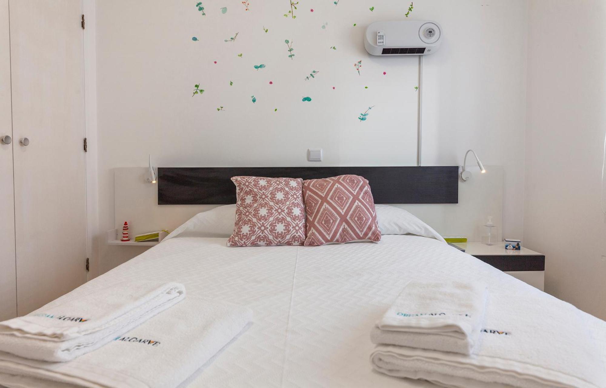 M - Martin & Tomas Guesthouse Lagos Room photo